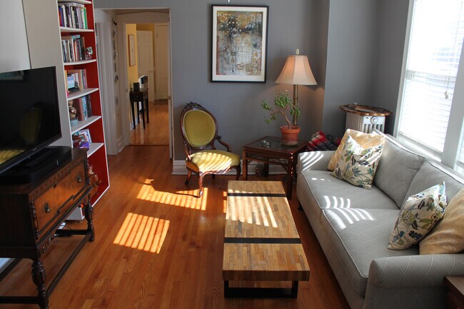 Foto del edificio - 4903 N Hoyne Ave