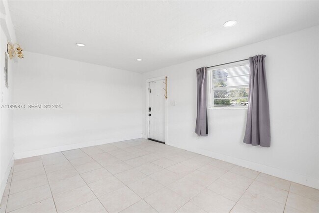 Foto del edificio - 308 NW 2nd Ave