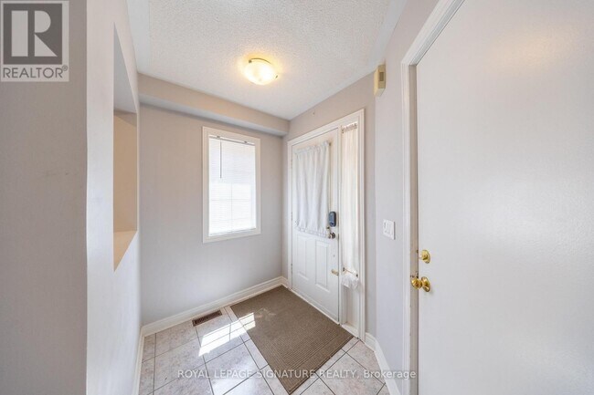 Photo du bâtiment - 2299 Yorktown Cir
