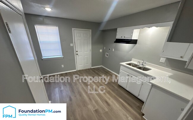 Foto del edificio - 688 Westview Rd