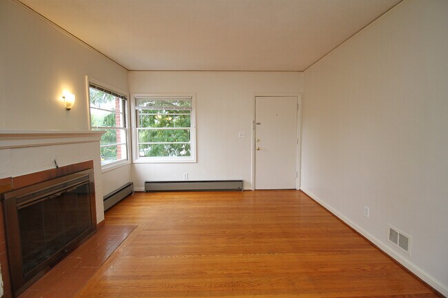 Building Photo - 1103 SW Whitaker St