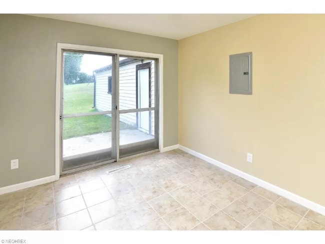 Building Photo - 25240 Sandhurst Rd