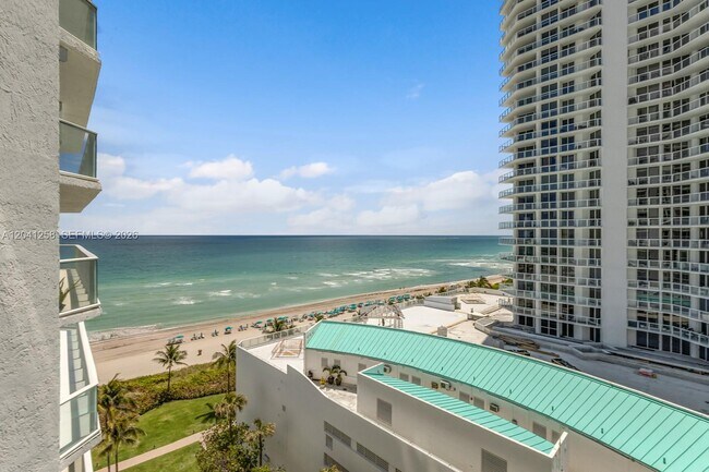 Building Photo - 16445 Collins Ave