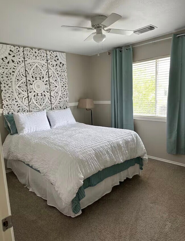 Foto del edificio - 9519 Maple Green Ln