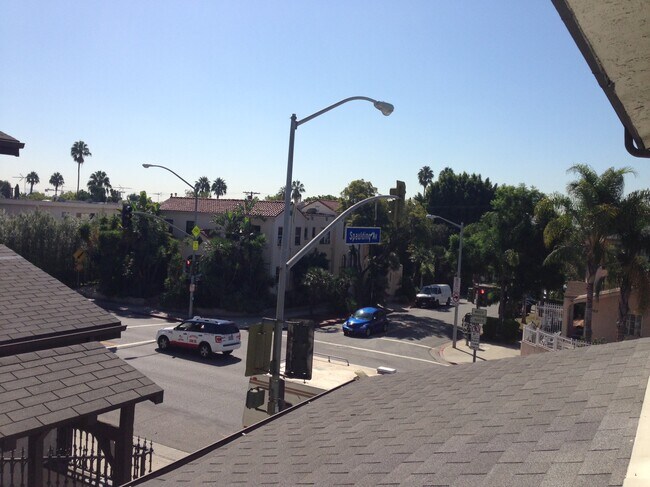 Foto del edificio - 7665 Fountain Ave