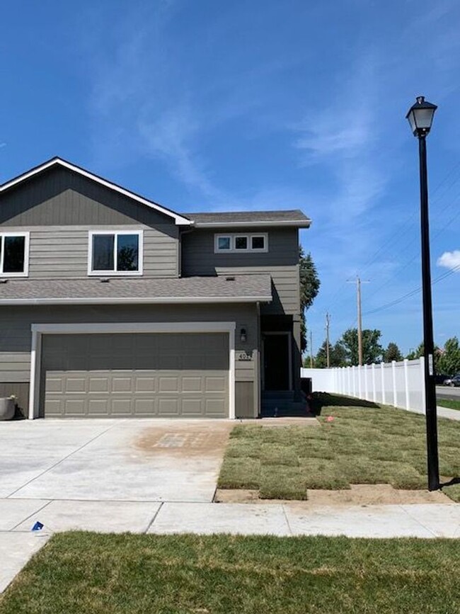 Building Photo - Beautiful New 4 Bedroom 2.5 Bath 2 Story T...