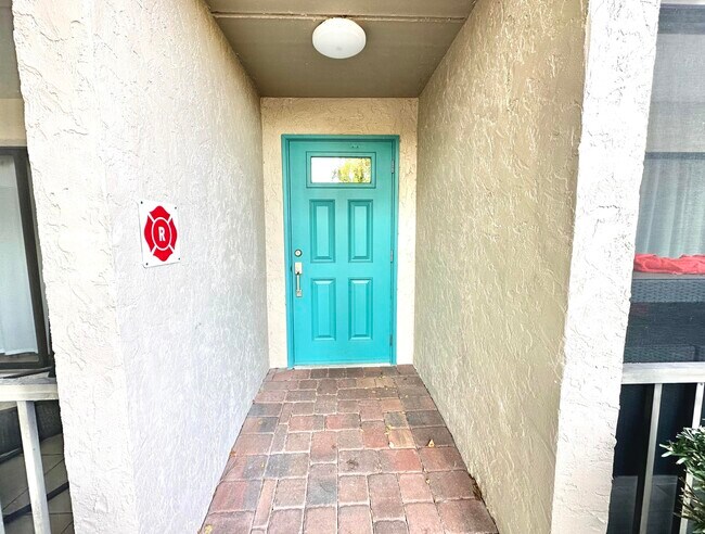 Foto del edificio - 9905 Pineapple Tree Dr