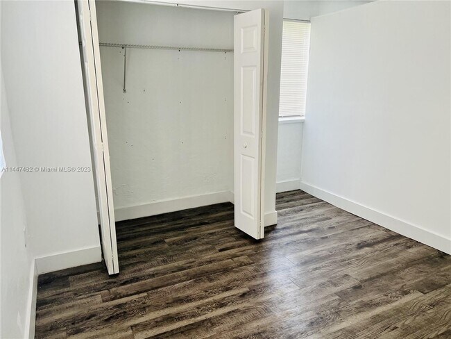Foto del edificio - 534 NE 78th St