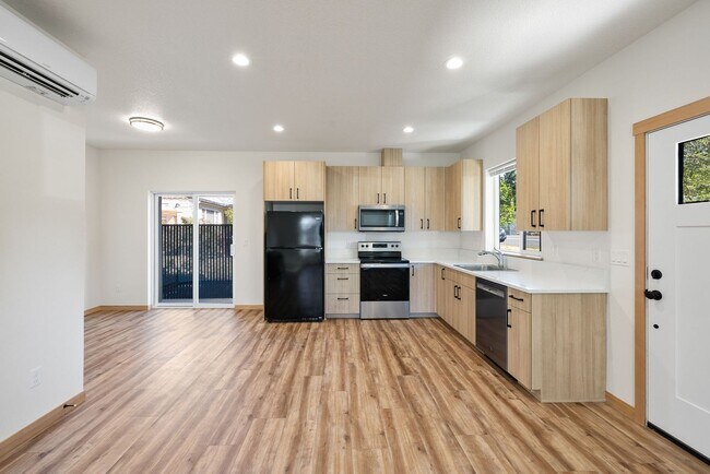 Building Photo - 1603