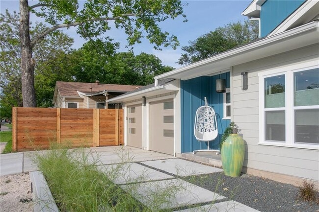 Foto del edificio - 6613 Woodrow Ave