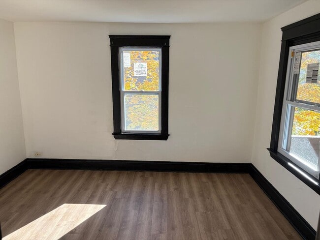 Foto del edificio - 2791 E 127th St