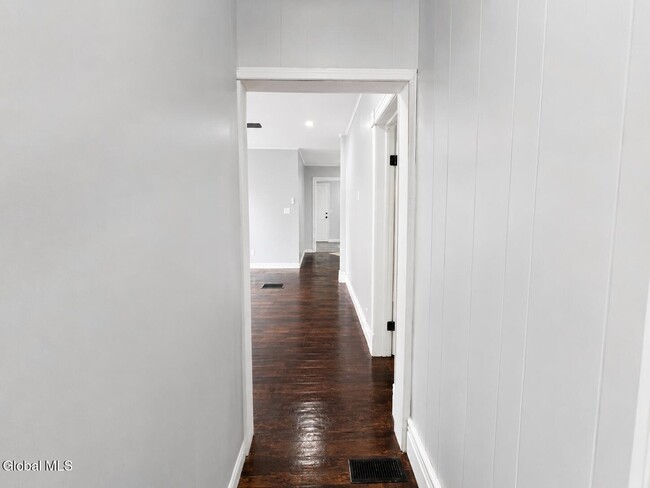 Foto del edificio - 359-361 Forest Ave