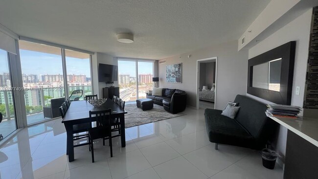 Foto del edificio - 150 Sunny Isles Blvd