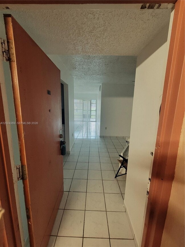 Building Photo - 13701 Kendale Lakes Cir