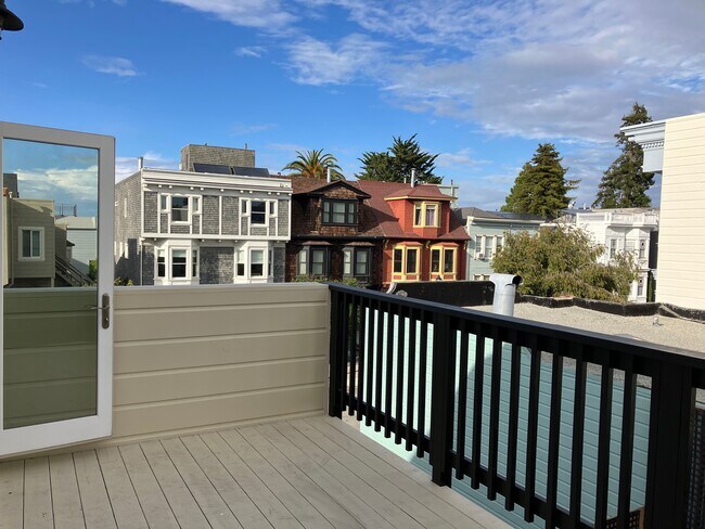 Building Photo - 855 Castro St