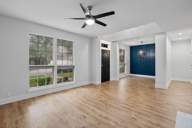 Building Photo - Stunning 4-Bedroom Home in Windermer of Pf...