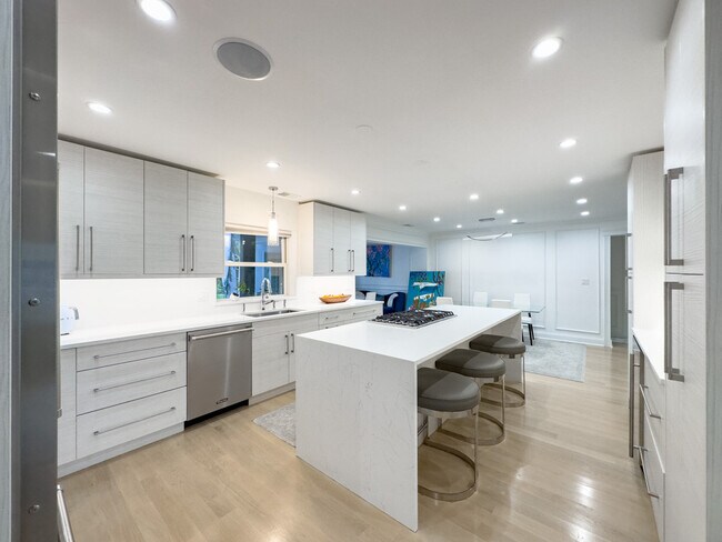 Foto del edificio - 6609 N Kenton Ave