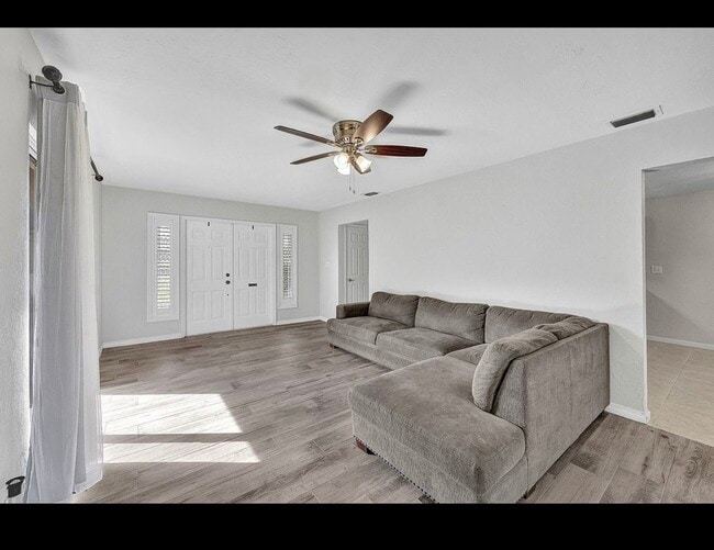Building Photo - 4280 Island Cir