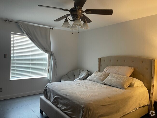Building Photo - 2107 Snow Falls Dr
