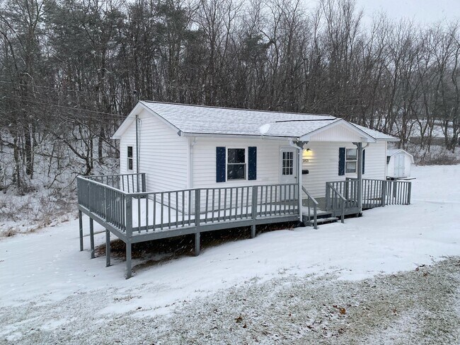 Building Photo - 2025 W Ridge Rd