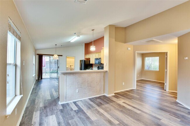 Foto del edificio - 2512 Jesse Owens Dr