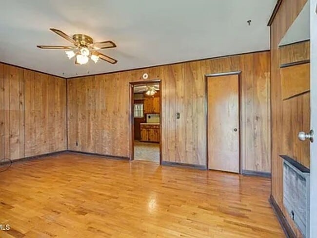 Building Photo - One-Level Living in Kingsport with Screened Porch & Large Yard