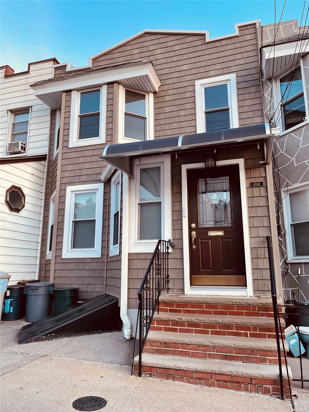 Primary Photo - 60-62-62 Flushing Ave