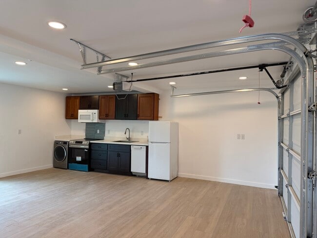 Building Photo - 8029 S 130th St