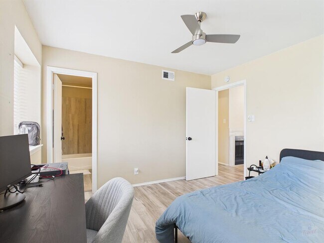 Foto del edificio - 3115 Helms St