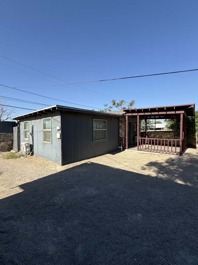 Building Photo - 4410 Trowbridge Dr