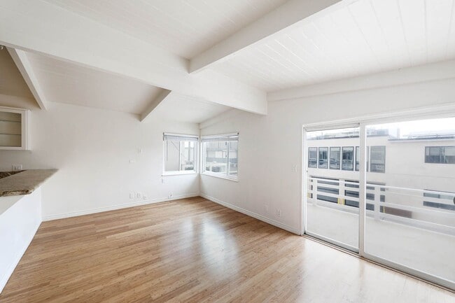 Building Photo - 108 Olive St