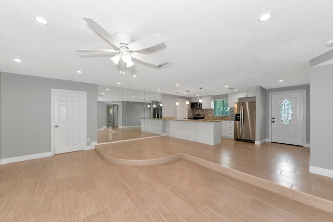 Foto del edificio - 5823 22nd St W