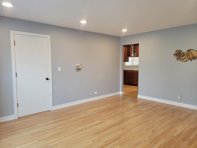 Building Photo - 1001 E Callero Cir