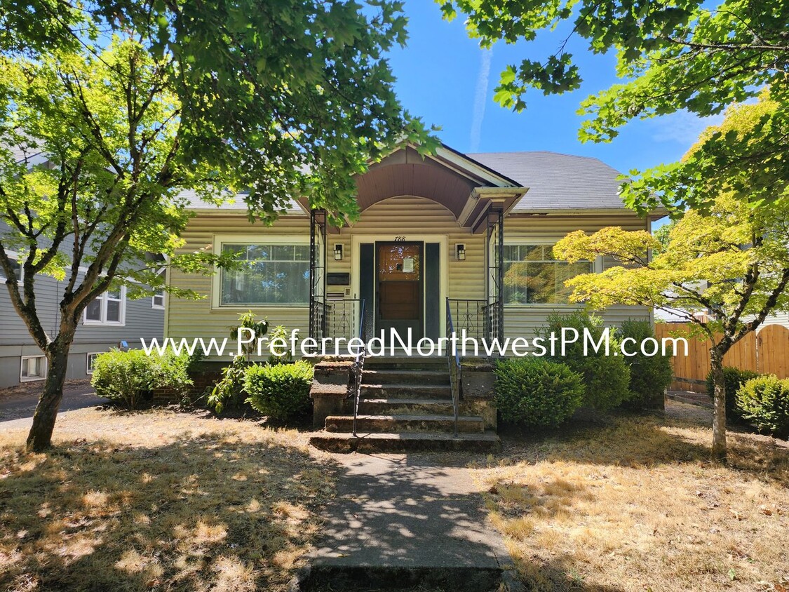 Primary Photo - Large vintage home in Jefferson Westside N...