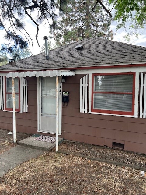 Building Photo - 5423 N Maple St