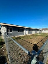 Building Photo - 807 Washburn Way