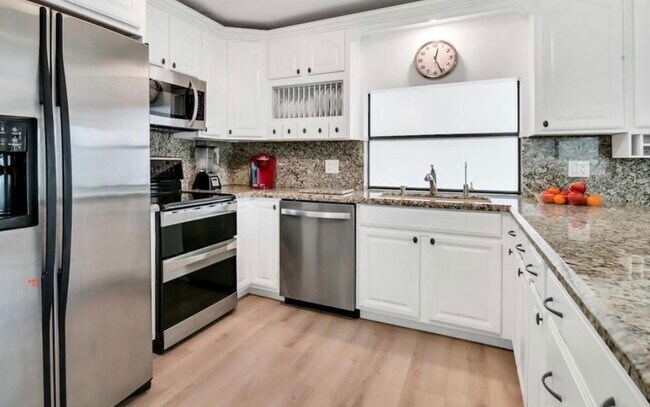 Kitchen - 5980 Woodwind Ct