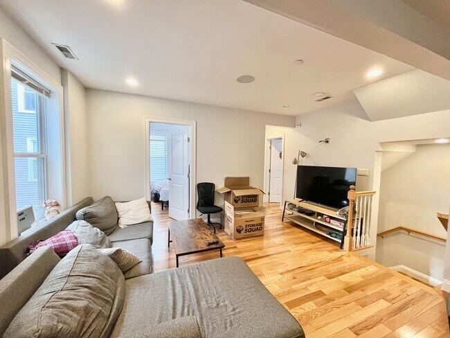 Building Photo - 721 Parker St