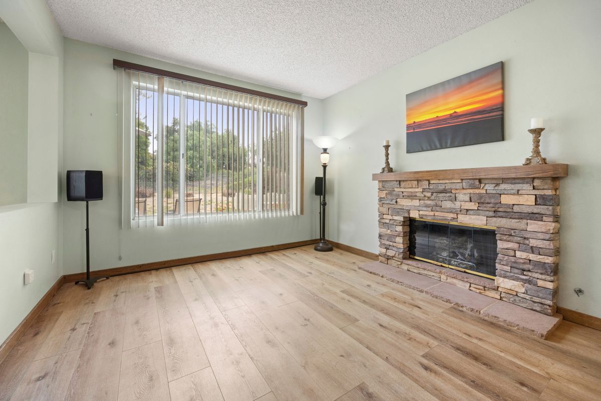 Foto del edificio - 2244 Black Pine Rd