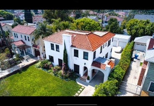 Building Photo - 2009 S Victoria Ave