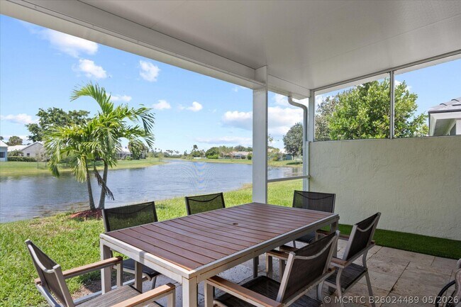 Foto del edificio - 2573 Country Golf Dr