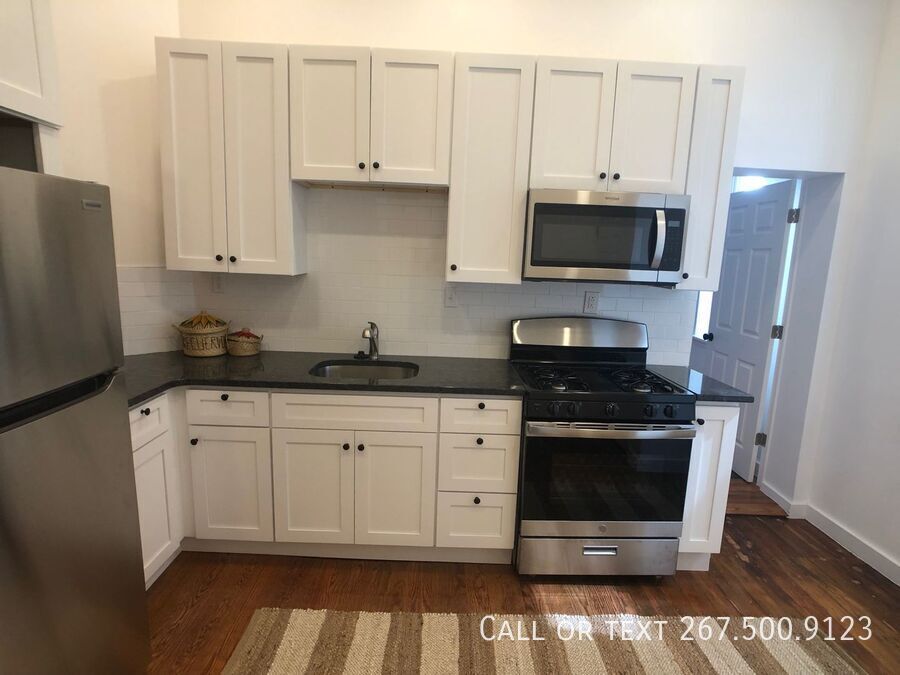 Foto principal - Newly removated, very spacious 2BR unit wi...