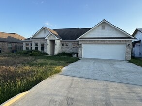 Building Photo - 307 Blue Jay Loop