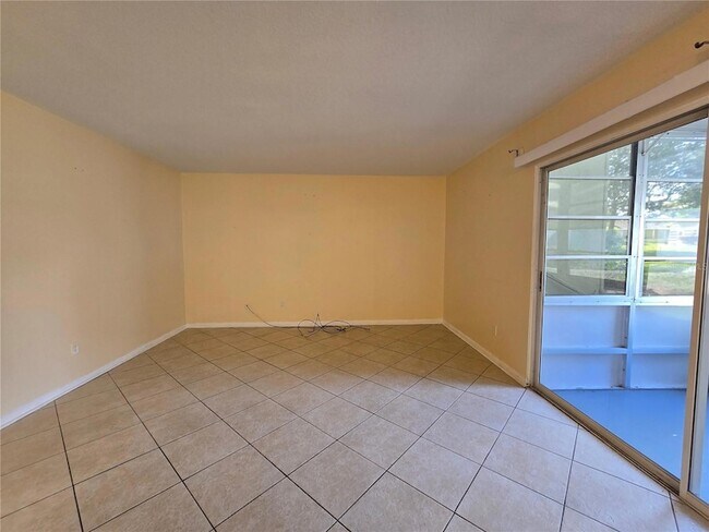 Foto del edificio - 561 Fairways Cir