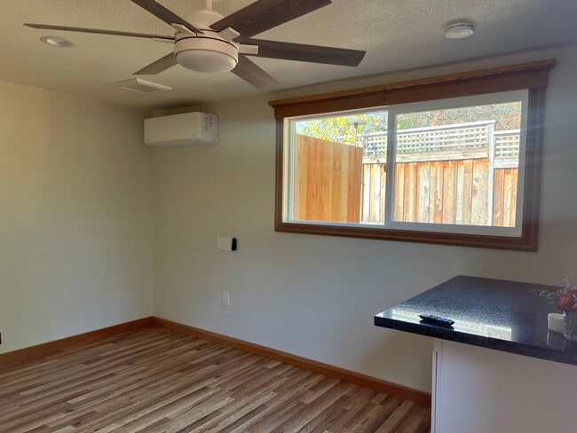 Building Photo - 325 Grant Ave