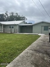 Building Photo - 483 Church St