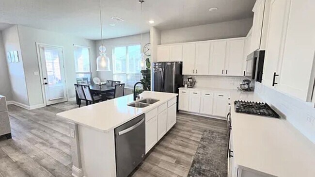 Foto del edificio - 2719 Lazy Pne Ln