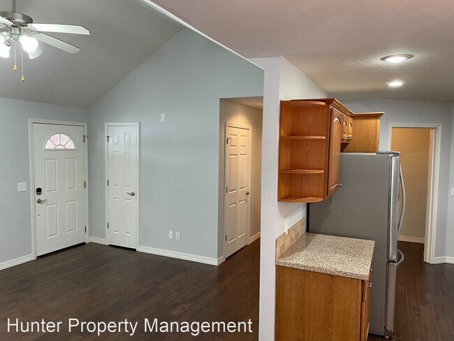 Building Photo - 3 br, 2 bath House - 819 S Barberry Ct