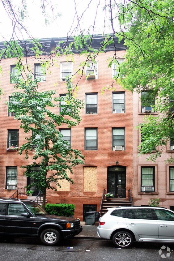 Building Photo - 357 W 22nd St