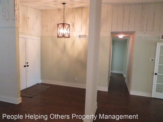 Building Photo - 4 br, 2 bath House - 958 Valencia Court